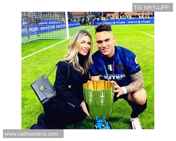 马丁内斯的传奇人生与足球事业的辉煌成就探索