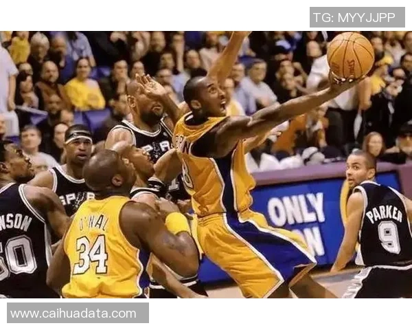 湖人对阵马刺的精彩对决今晚上演球迷期待一场激烈的篮球盛宴